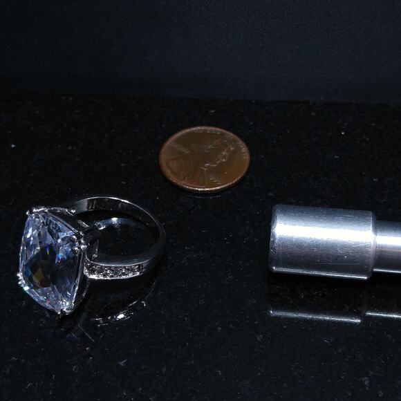 Vintage Gemstone Clear Rhinestone Ring, Emerald Cut, US 8 1/4 - Picture 8 of 10